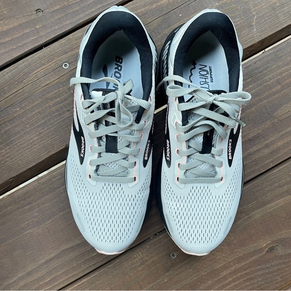 Brooks - Adrenaline GTS 22 Road-Running Shoes - Picture 3 of 8